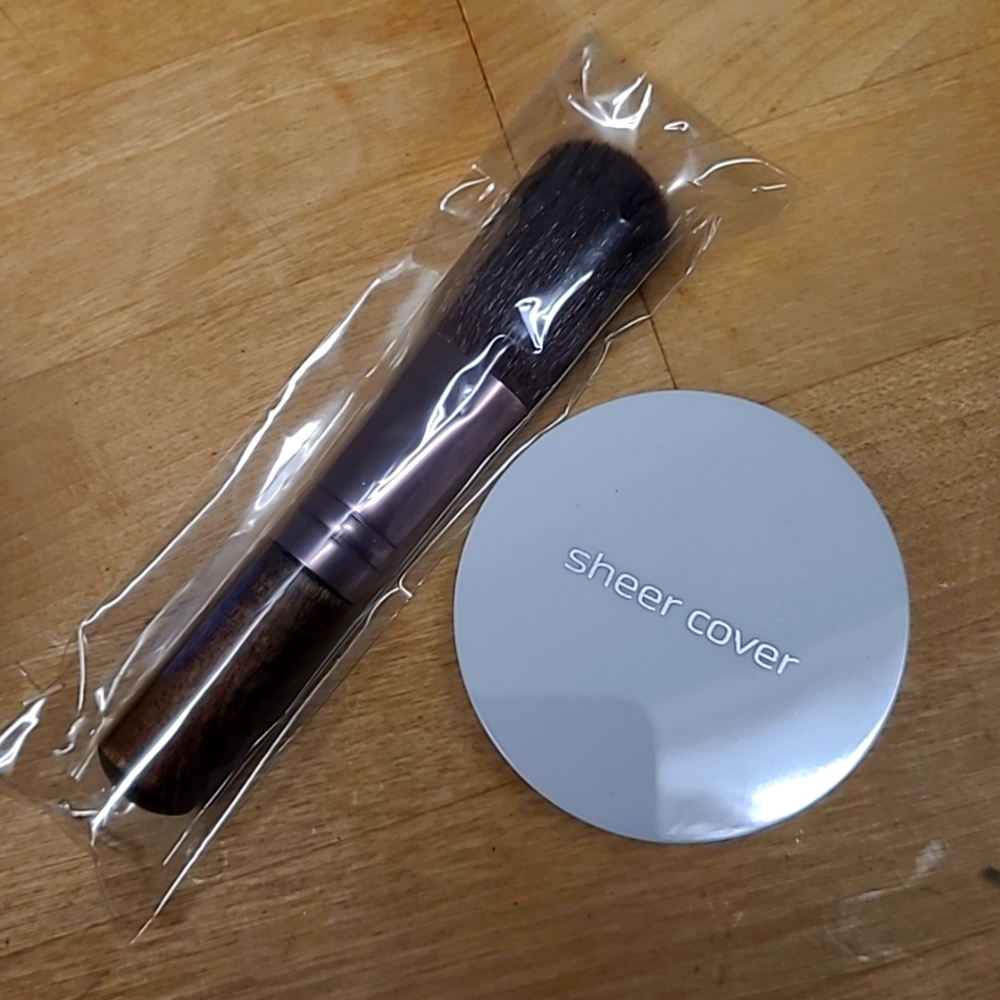 Sheer cover loose powder with brush